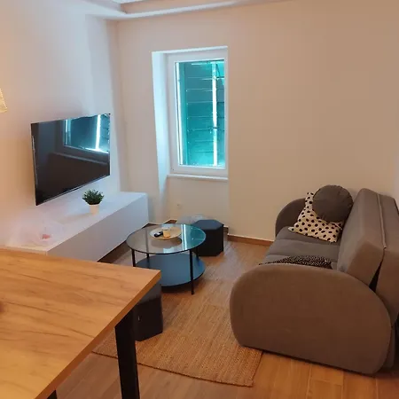 Daire Salt & Stone Kastela