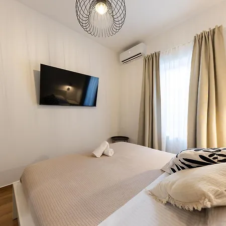 Salt & Stone * Kastela